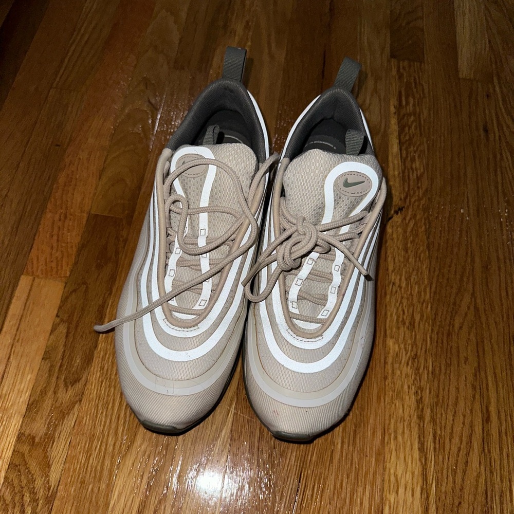 Women’s Nike air max size 8